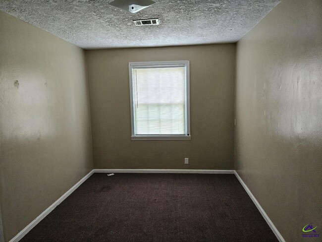 Building Photo - 3236 Peach Pkwy