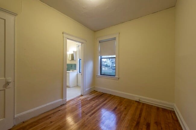 Building Photo - Brookline 4 Bed / 2 Bath – Steps to Coolidge Corner – 9/1