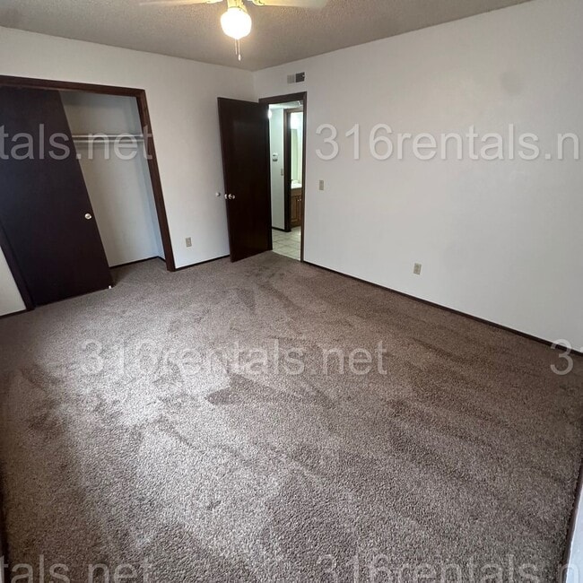 Building Photo - 359 E Marion Ct