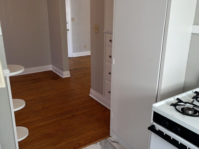 Building Photo - 1 bed 1 bath - Near Plaza District!