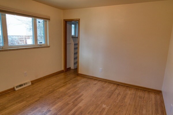 Main bedroom - 4365 Pierson St