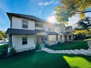 Building Photo - * MOVE IN SUMMER 2028 * 6 Bed 4 Bath Home, Short Walk to TCU, FREE Housekeeping