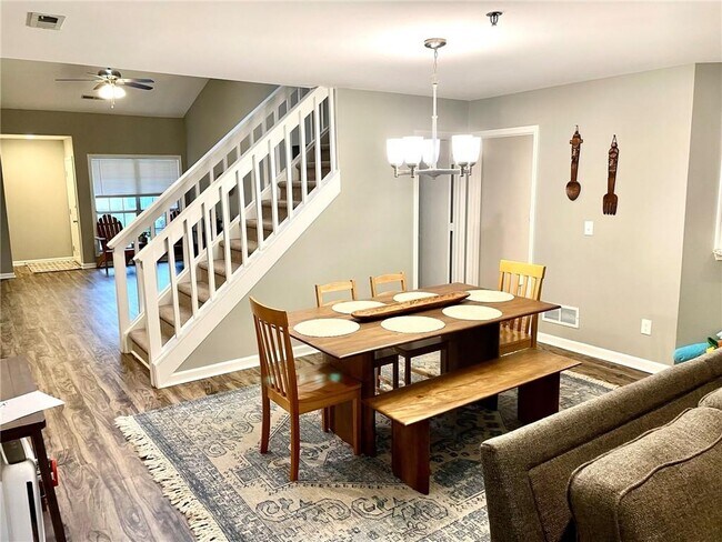 Building Photo - 4148 Fawn Ct NE