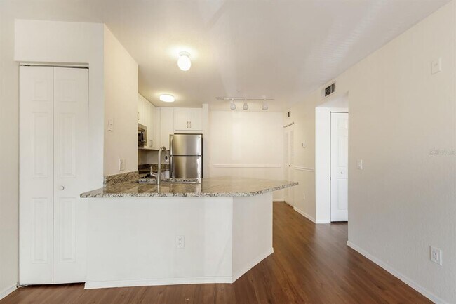 Building Photo - 850 S Tamiami Trl
