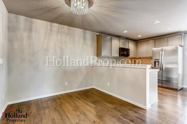 Building Photo - 977 NE 73rd Ave