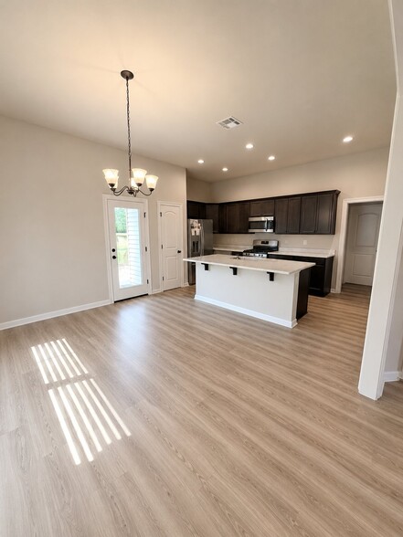 Building Photo - 41448 Cozy Wy