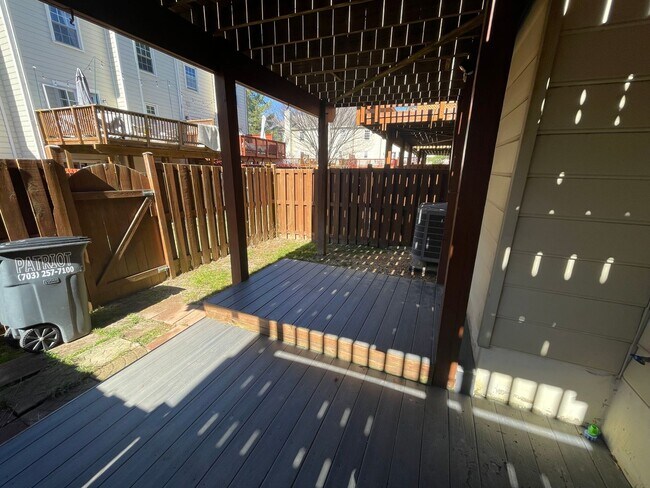 Building Photo - Luxurious And Spacious 3 Bed 2 Bath Brick Townhouse In Tysons Station