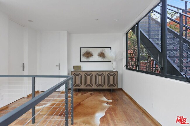 Building Photo - 7 Vicente Ter