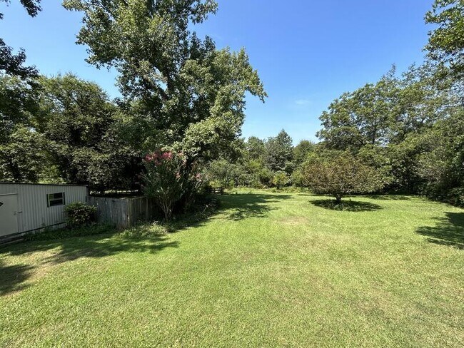 Building Photo - 317 Clarendon Dr