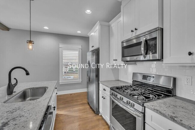 Building Photo - 1801 Sevier St