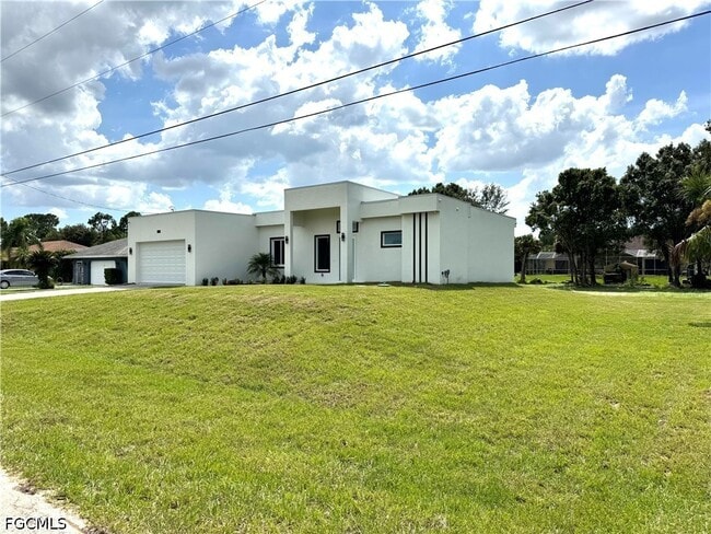 Building Photo - 515 Broadway Ave