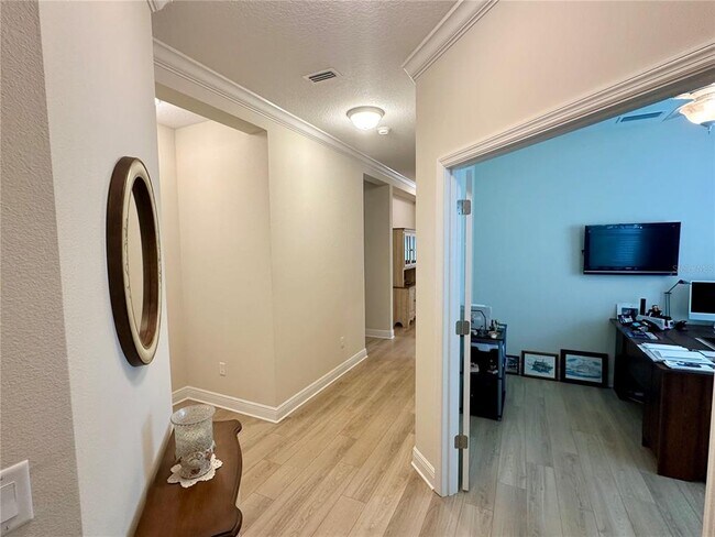 Building Photo - 2633 Star Apple Wy