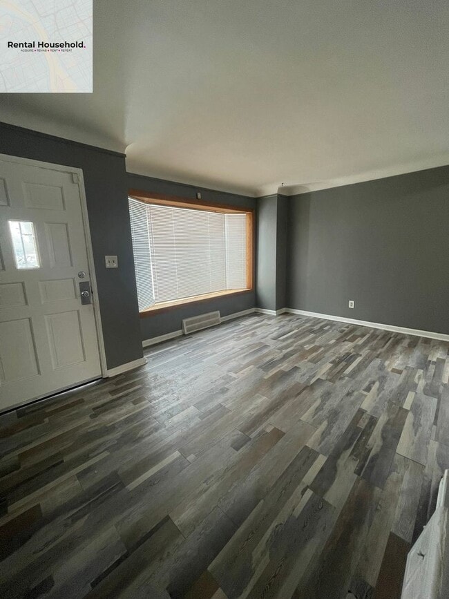 Building Photo - Classic Charm Meets Modern Comfort- $1400