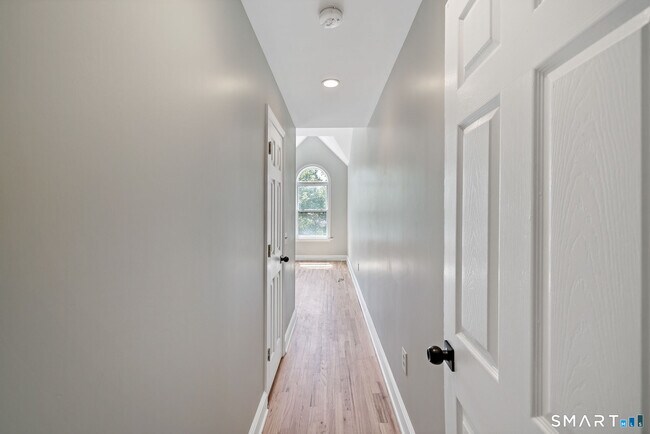 Building Photo - 7 Edgewood St