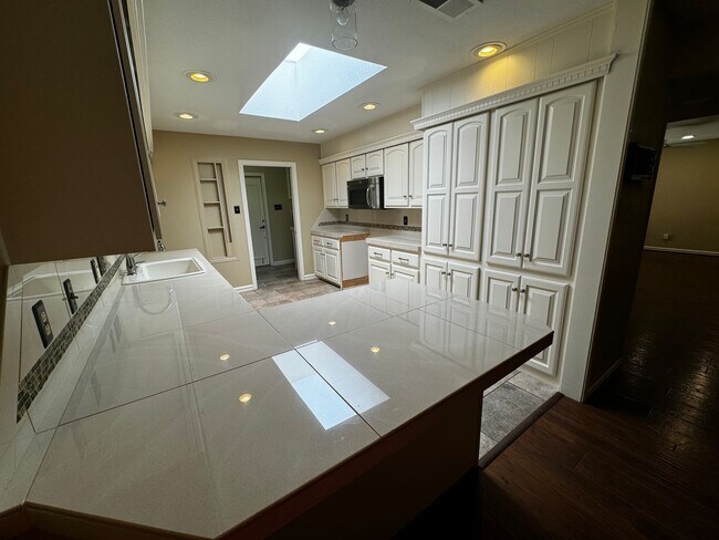 Building Photo - Country Place Estates Town Home