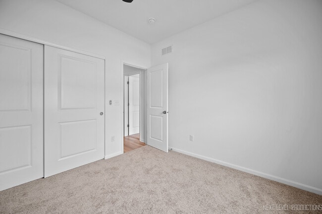 Building Photo - 227 Kingsport Dr