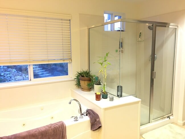 Building Photo - 3342 Park Ridge Dr