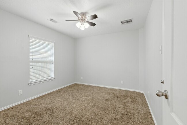 Building Photo - 16327 Tyler Reach Dr