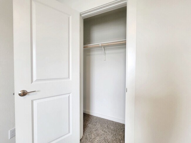 Building Photo - Spacious 4/BR 2.5/BA Retreat with Fenced Yard and Smart Features