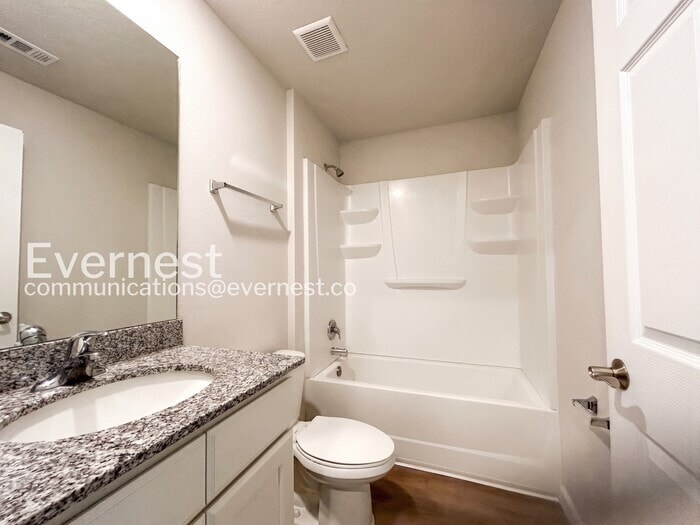 Building Photo - 17 Riverside Ln