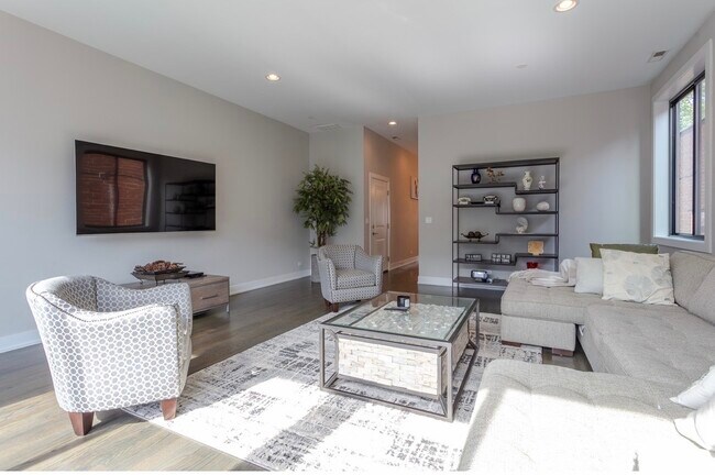 Building Photo - 1618 N Bosworth Ave