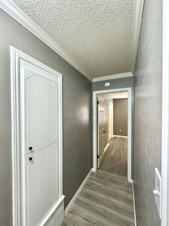 Building Photo - 4 bedroom