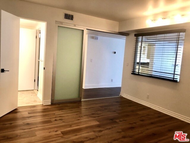 Building Photo - 435 N Oakhurst Dr