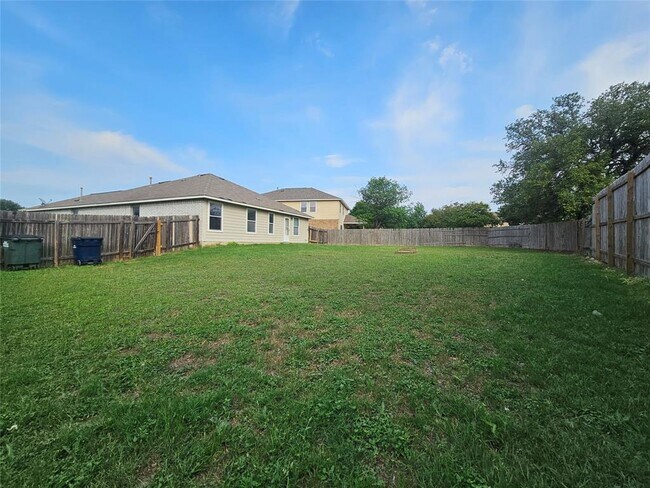 Building Photo - 201 Bluebonnet Tr