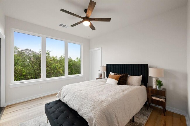 Building Photo - 2309 Montopolis Dr