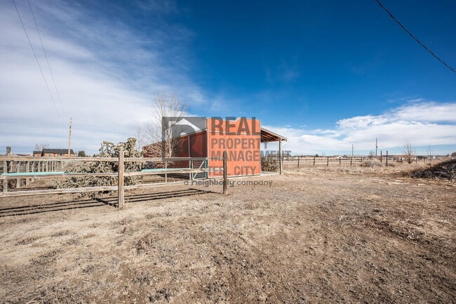 Building Photo - 531 E Milt Dr