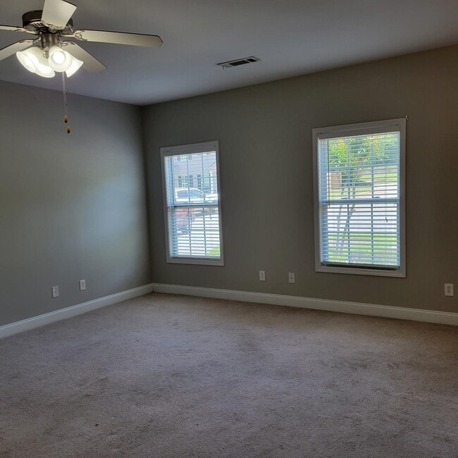 Building Photo - 72 Lakeview Estates Dr