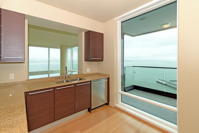 Building Photo - 425 1st St