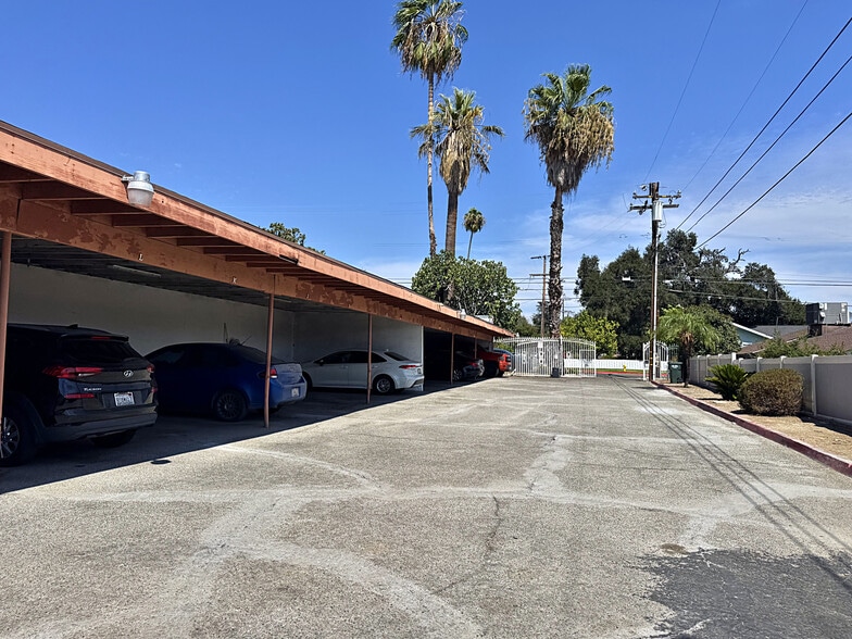 Building Photo - 407 Violet Ave