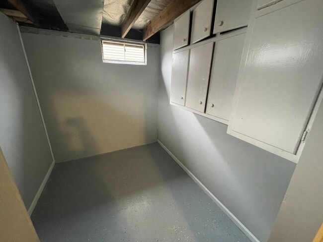 Building Photo - 2 Bedroom With a Finished Basement and Detached Garage