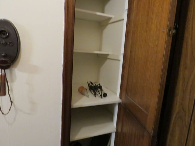 Building Photo - Capitol Hill Studio $1550.00,  W/S/G included. La Flor Condominiums.