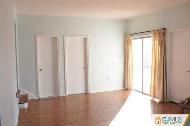 Building Photo - 123 Metlars Ln