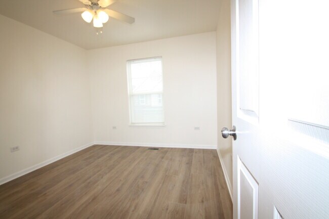 Building Photo - 2969 Saganashkee Ln