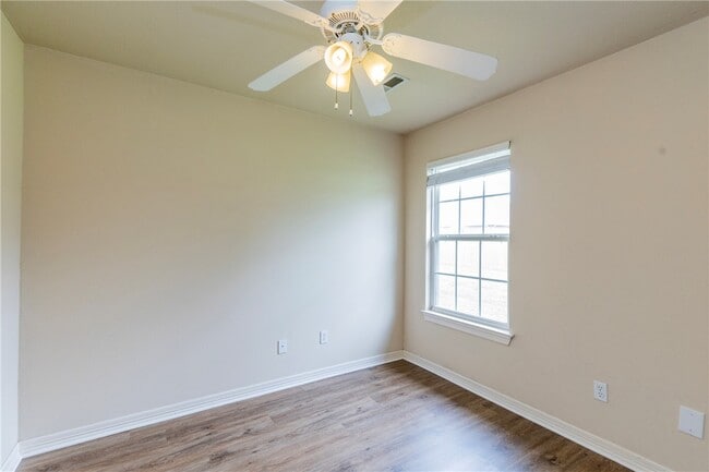 Building Photo - 255a Ravenwood Blvd