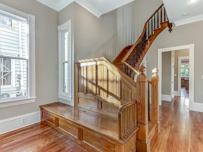 Building Photo - 208 W 35th St