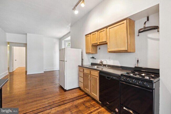 Building Photo - 259 S 46th St