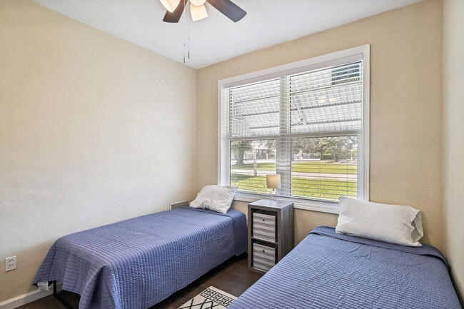 Building Photo - 300 Mercedes Ave