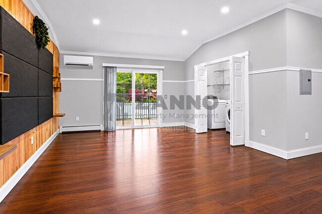 Building Photo - 40 Olney Ave