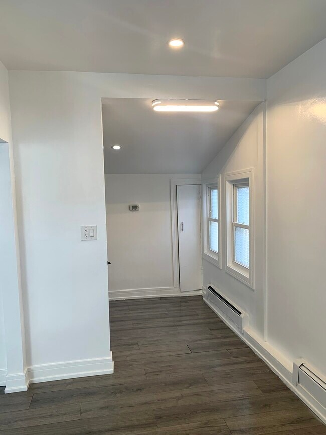 Building Photo - 2208 N Lorel Ave