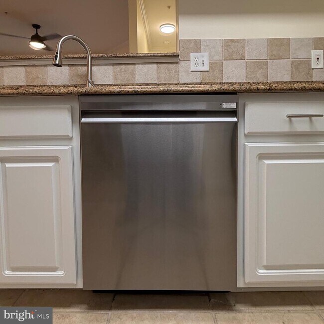 Building Photo - 20453 Chesapeake Square