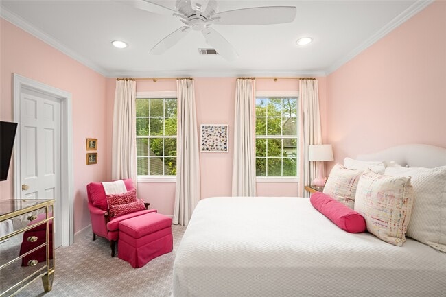 Building Photo - 5527 Briar Dr