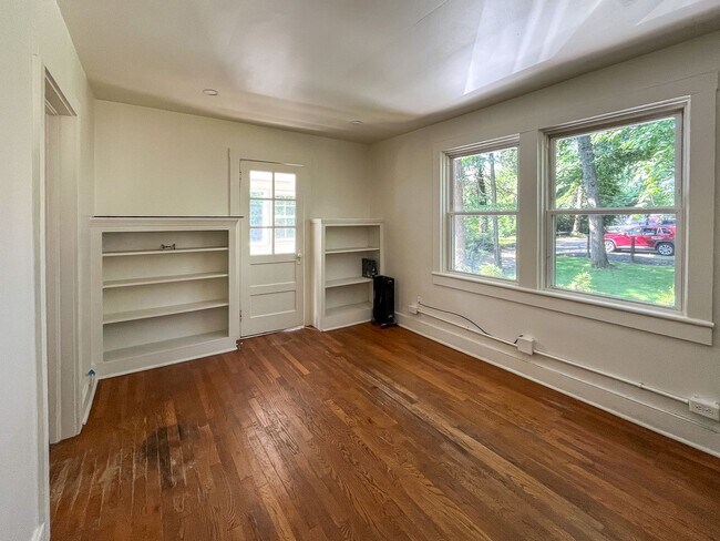 Building Photo - 128 Maywood Ln