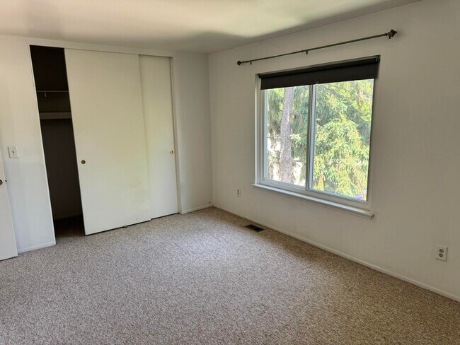 Building Photo - 3200 Bolgos Cir