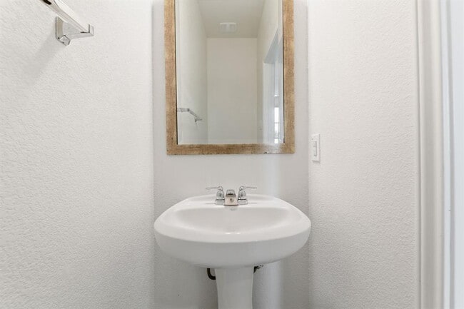 Building Photo - 365 Rocroi Dr