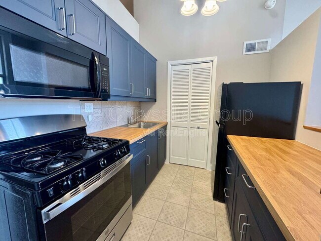 Building Photo - 217 W Main St