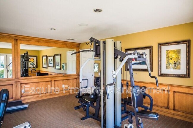 Building Photo - 232 Lightwood St